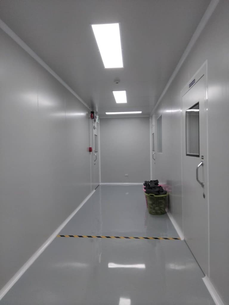 Cleanroom corridor installation